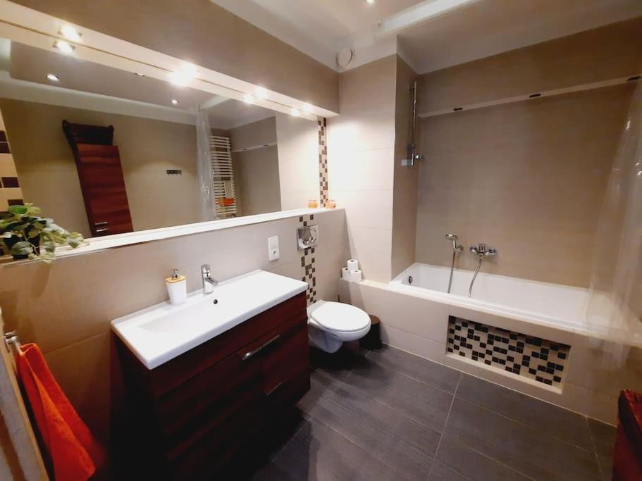 Apartament Z Podziemnym Parkingiem Ulica Wroclawska Cracóvia Exterior foto