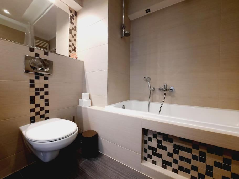 Apartament Z Podziemnym Parkingiem Ulica Wroclawska Cracóvia Exterior foto